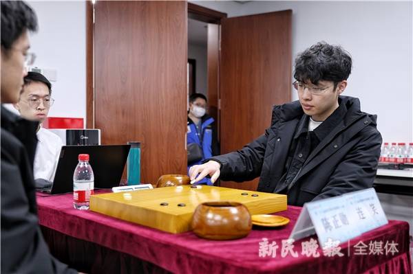 连笑时隔7年再获天元挑战权,4月“还乡”同里与芈昱廷决战三番棋_决赛_九段_挑战者