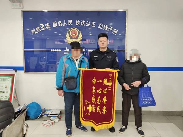 老阿姨商超内争吵后突发哮喘 民警紧急救助转危为安_张凌波_情况_普陀