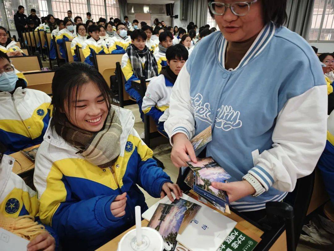 讲好南国故事 | 感恩母校行-回访广州市真光汾水中学_活动_学弟_学妹
