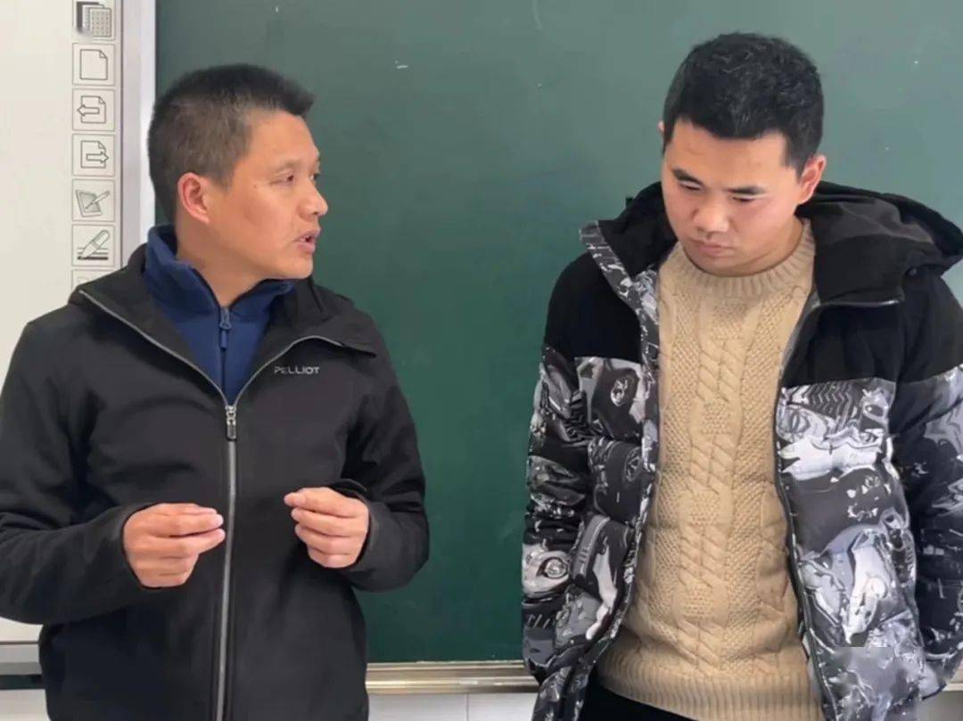 《花非花》,从古诗词的吟诵到歌曲的演唱,通过诵读,唱谱,画旋律线等