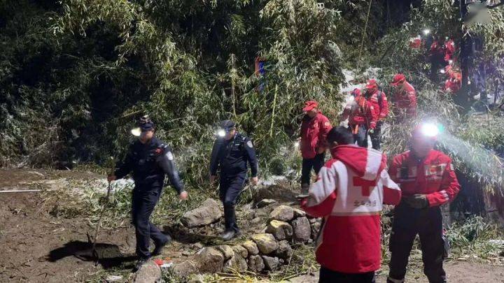 又又又有驴友被困!-5℃,这里上演一场紧急营救_李先生_救援_临安