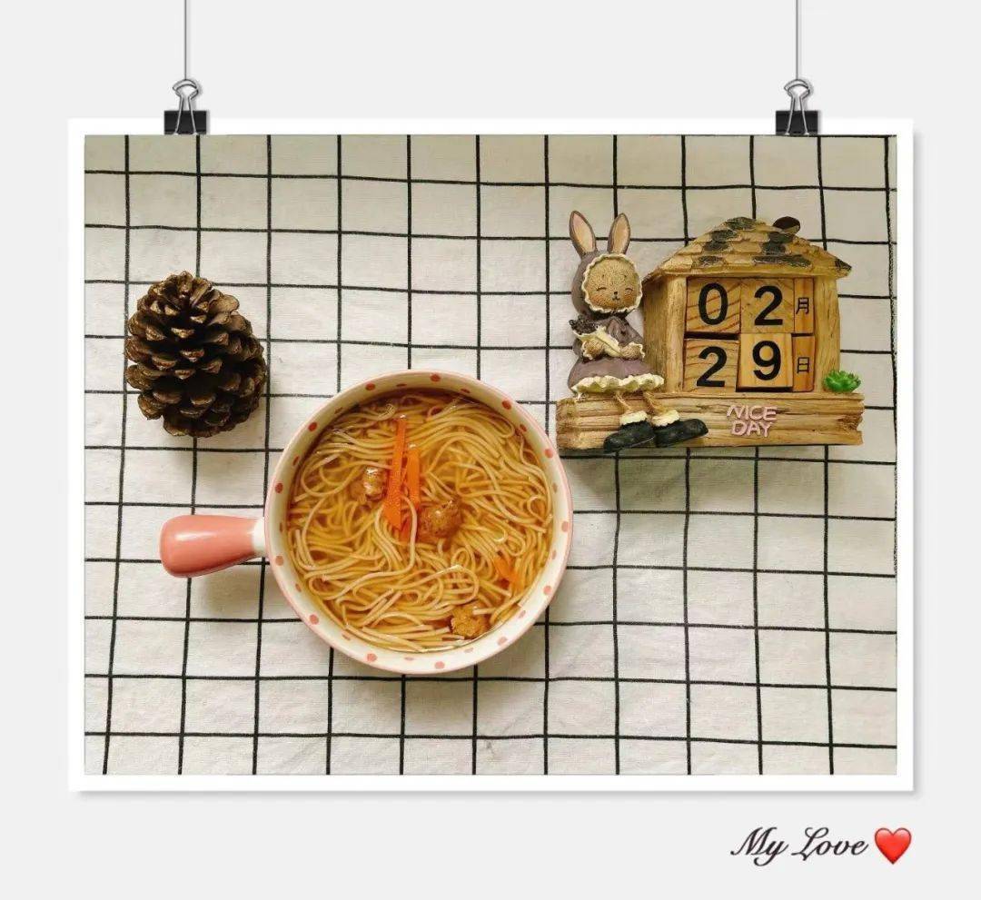 星期四 菜单04午点: 红豆汤,鲜肉包午餐:小米香米饭,红烧半边鸭