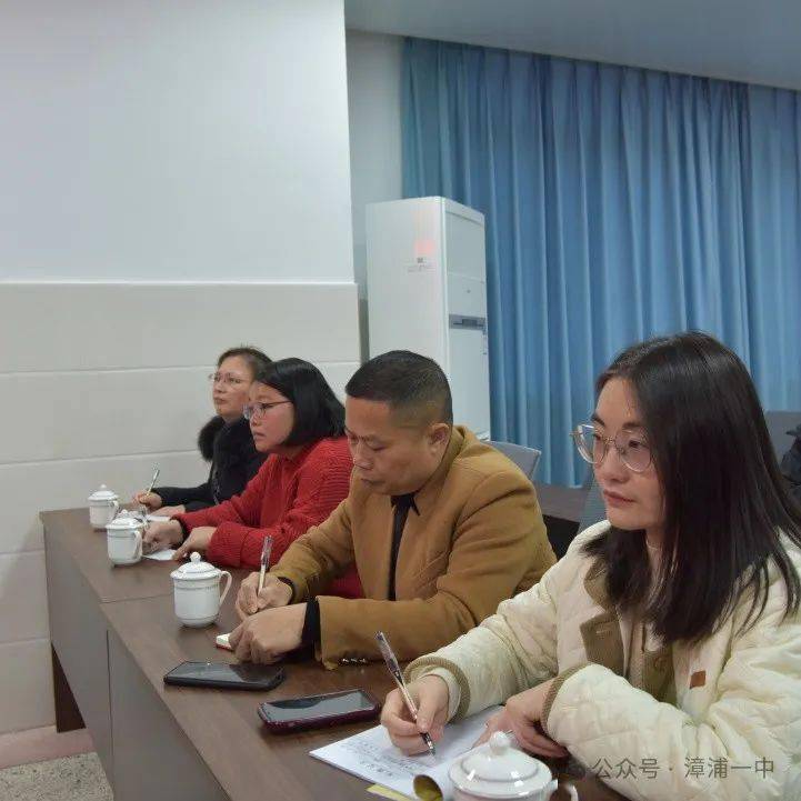 漳浦县人民政府二级调研员陈美慧,县教育局党委书记,局长卢辉达,副