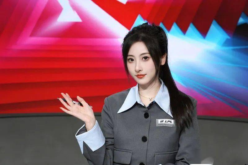 解说鼓鼓晒照:下一个2月29还会再见吗lpl官方互动主持阿芙分享昨日