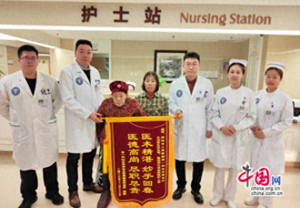 85岁贵州患者简阳求医,骨科医生为其成功保肢_治疗_何婆婆_横向