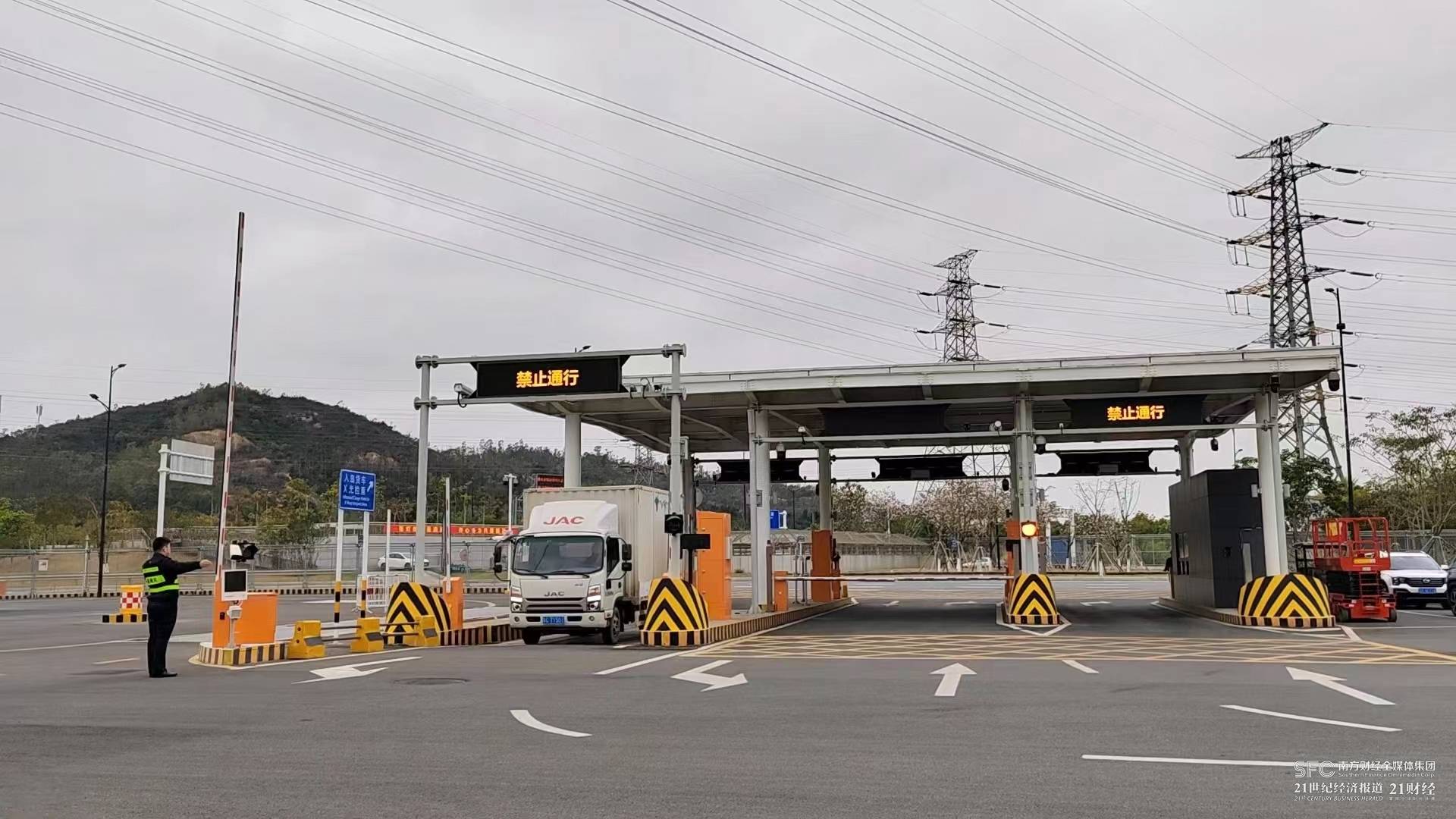 横琴封关运行首日图景:携带行李物品进境明显放宽,首批免税进口主体共