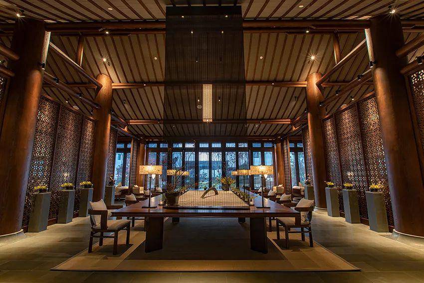 还在冰封还能滑雪我在中国首家星野等待春天