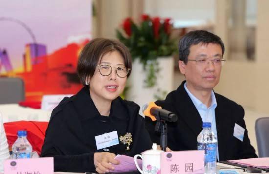 刘昕副部长代表深圳市委统战部,深圳市侨办,深圳市侨联对70多位来自