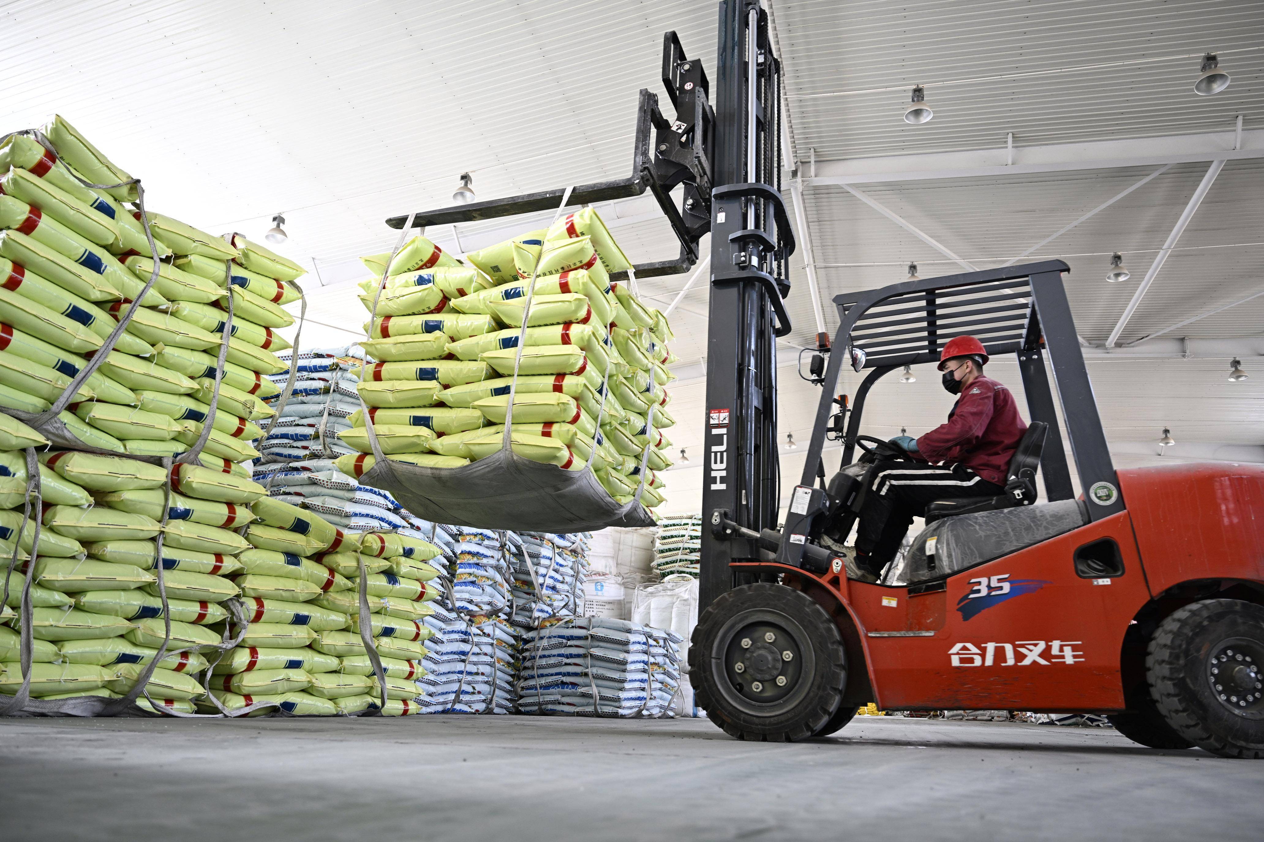 宁夏:备肥迎春耕_化肥_储备_气温