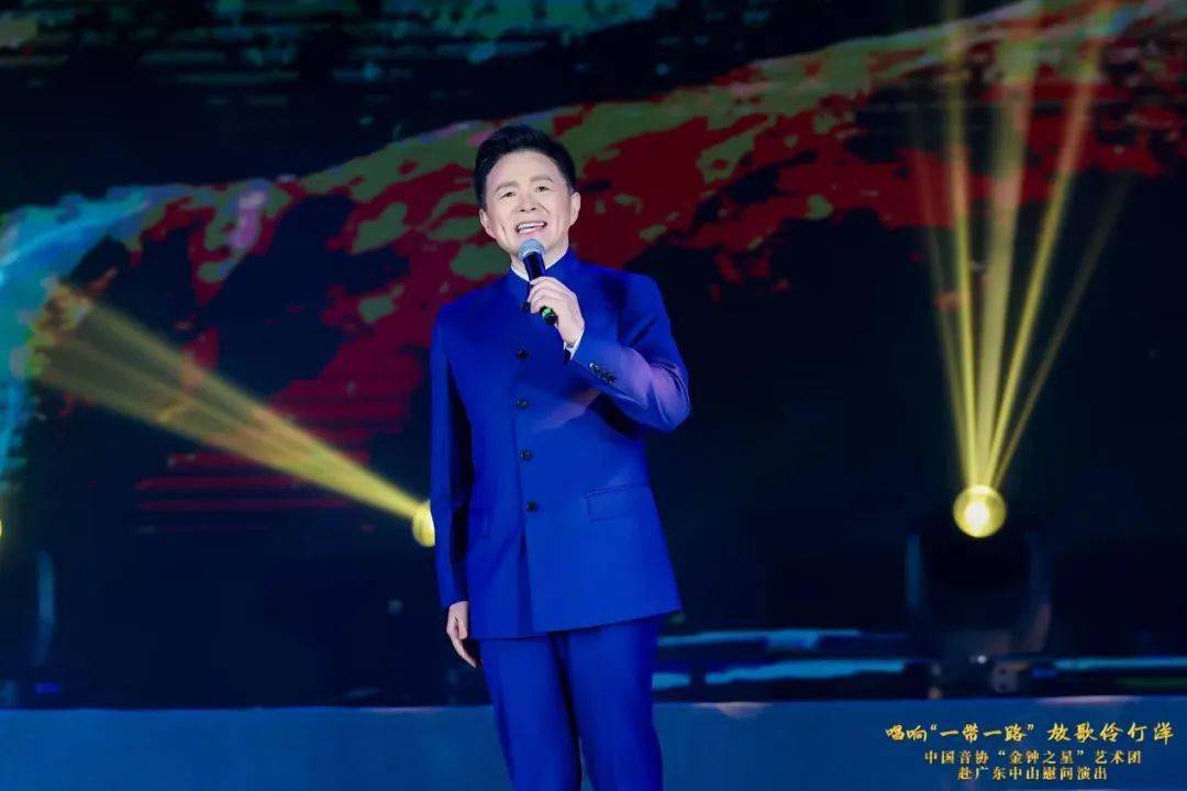 作  词:美丽其格作  曲:美丽其格十一杂技《肩上芭蕾——东方天鹅》表