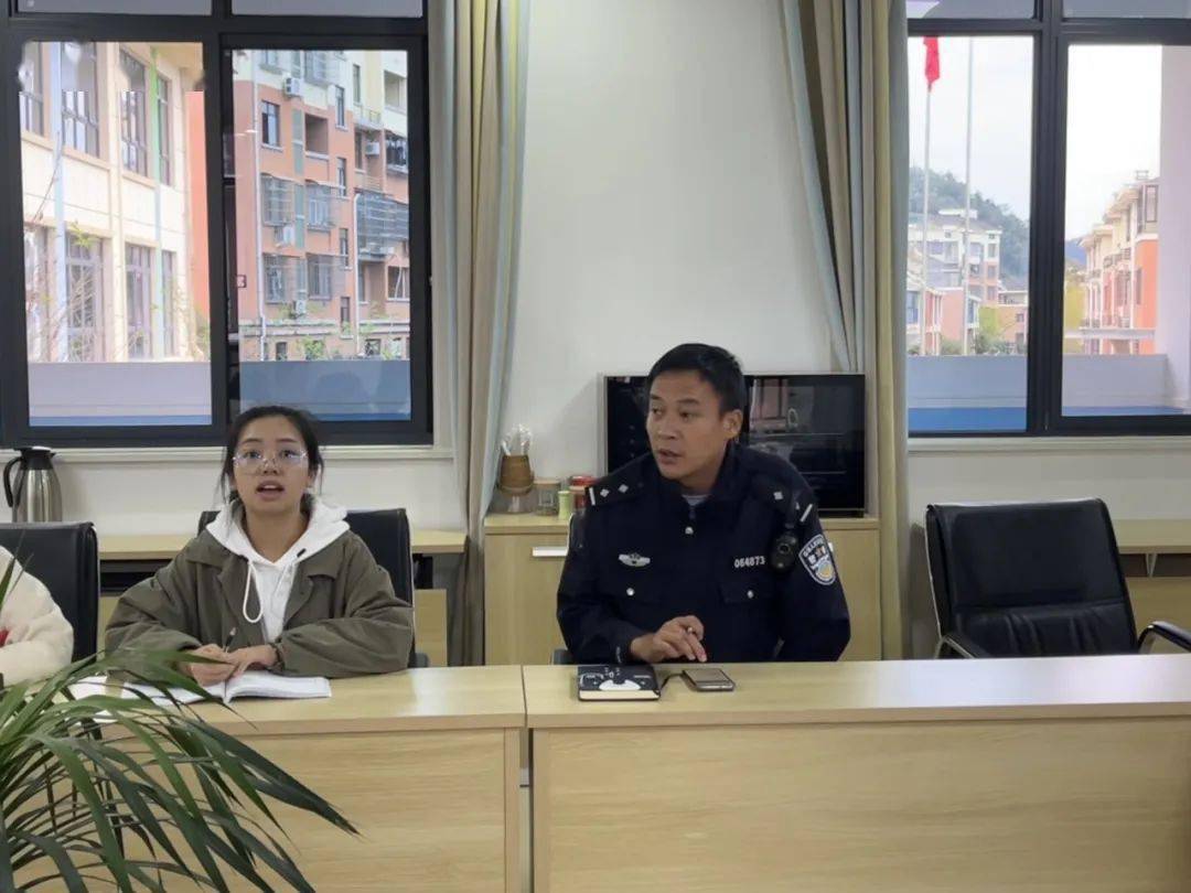 反诈骗宣传积极与相关部门对接,开展消防安全进校园,交通安全宣讲,反