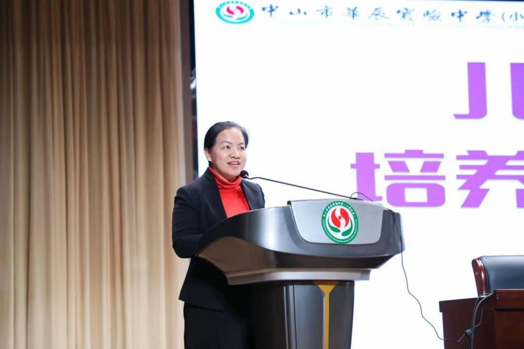 主持人:陈霞老师▲首都师范大学教授,博士生导师肖晶肖教授用生动