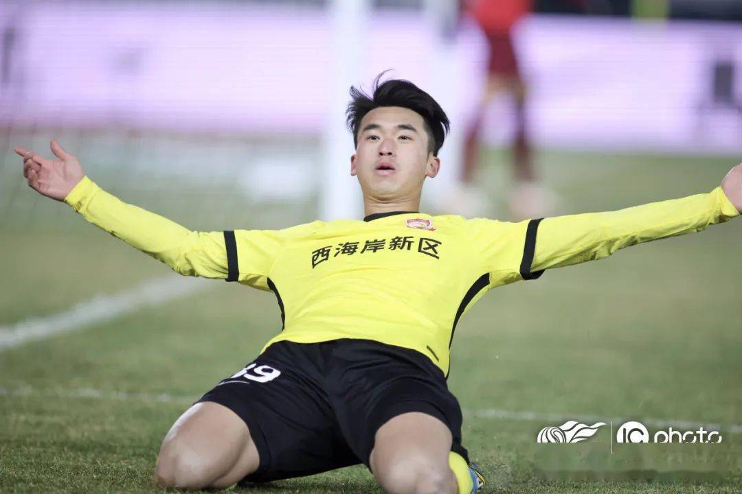 青岛西海岸队迎来中超首秀!
