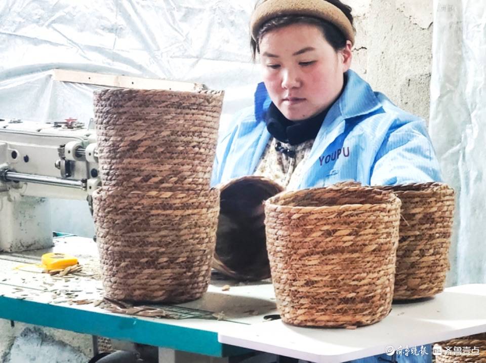 变废为宝,草编工艺忙起来_进行_马头镇_秸秆