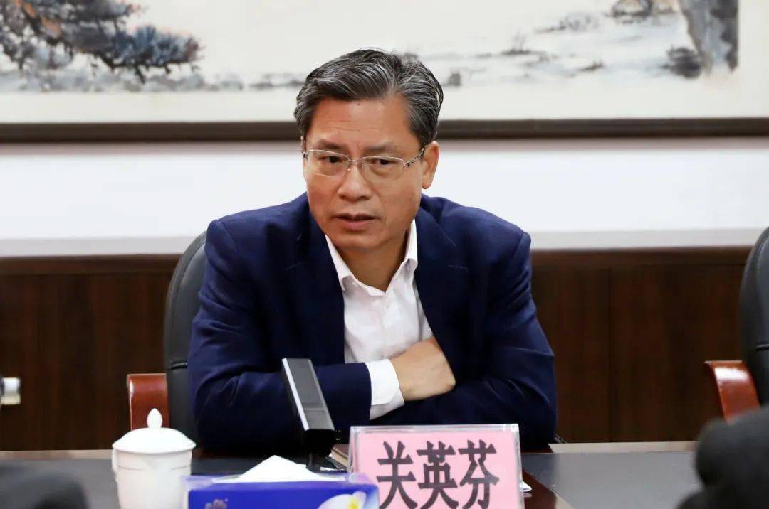 市人力资源社会保障局党组书记,局长关英芬带队到我校调研新学期开学