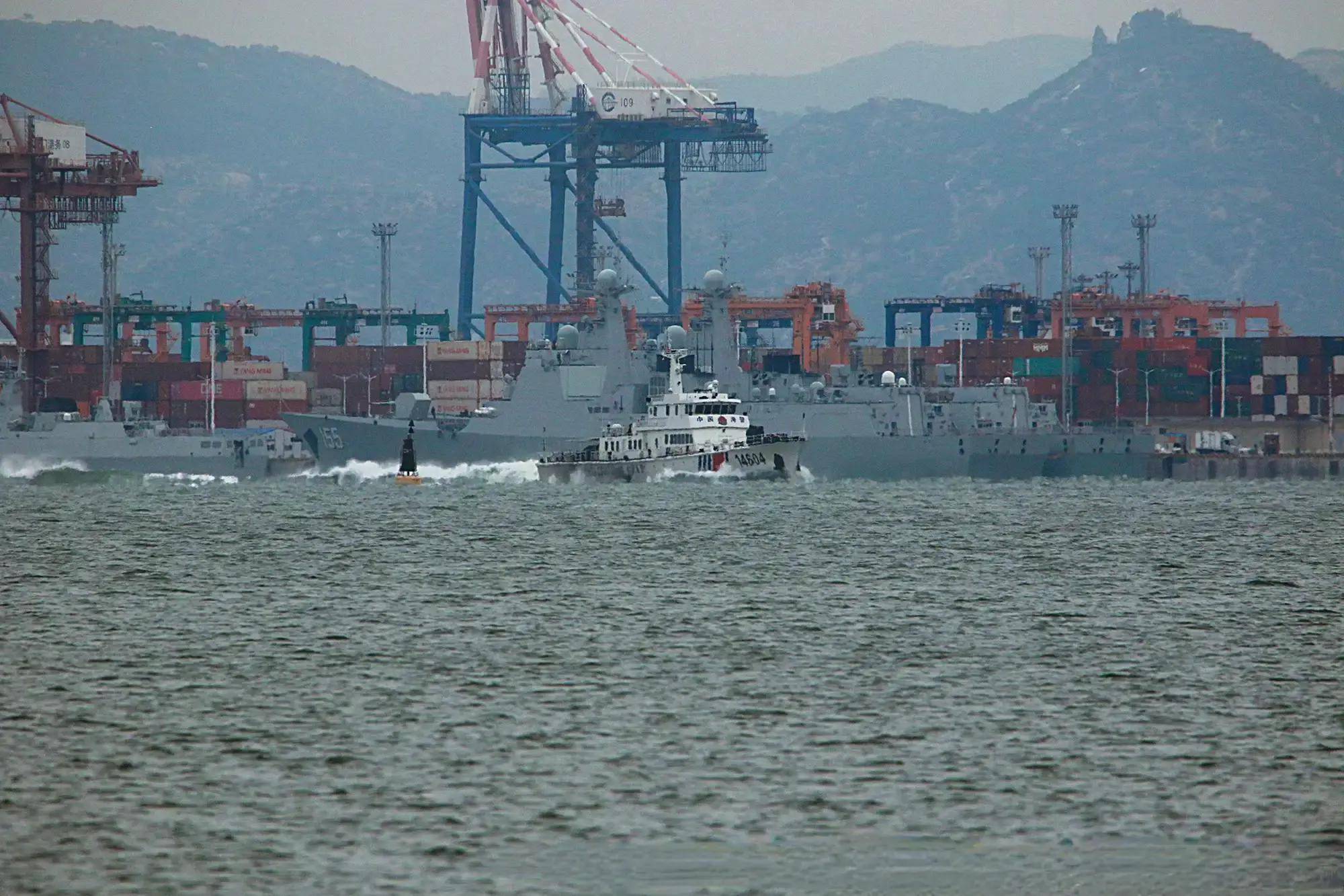 我海警舰管控台伪小艇似鲸鱼驱虾米厦门战舰云集保持高压态势