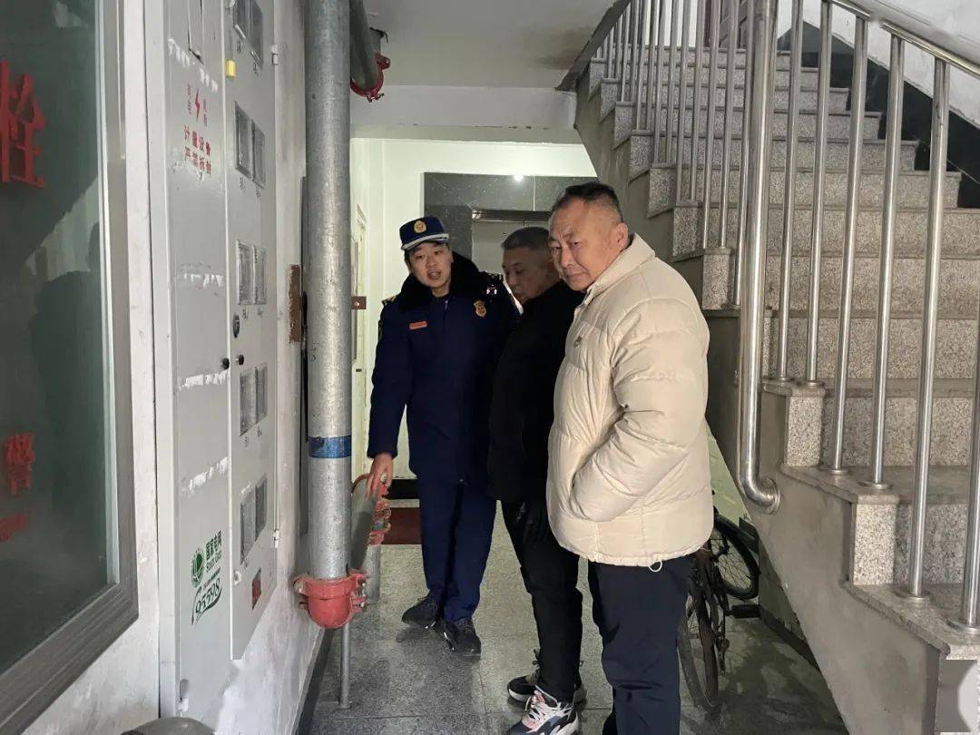 除患攻坚锦州消防北镇大队联合公安派出所开展高层住宅小区消防安全