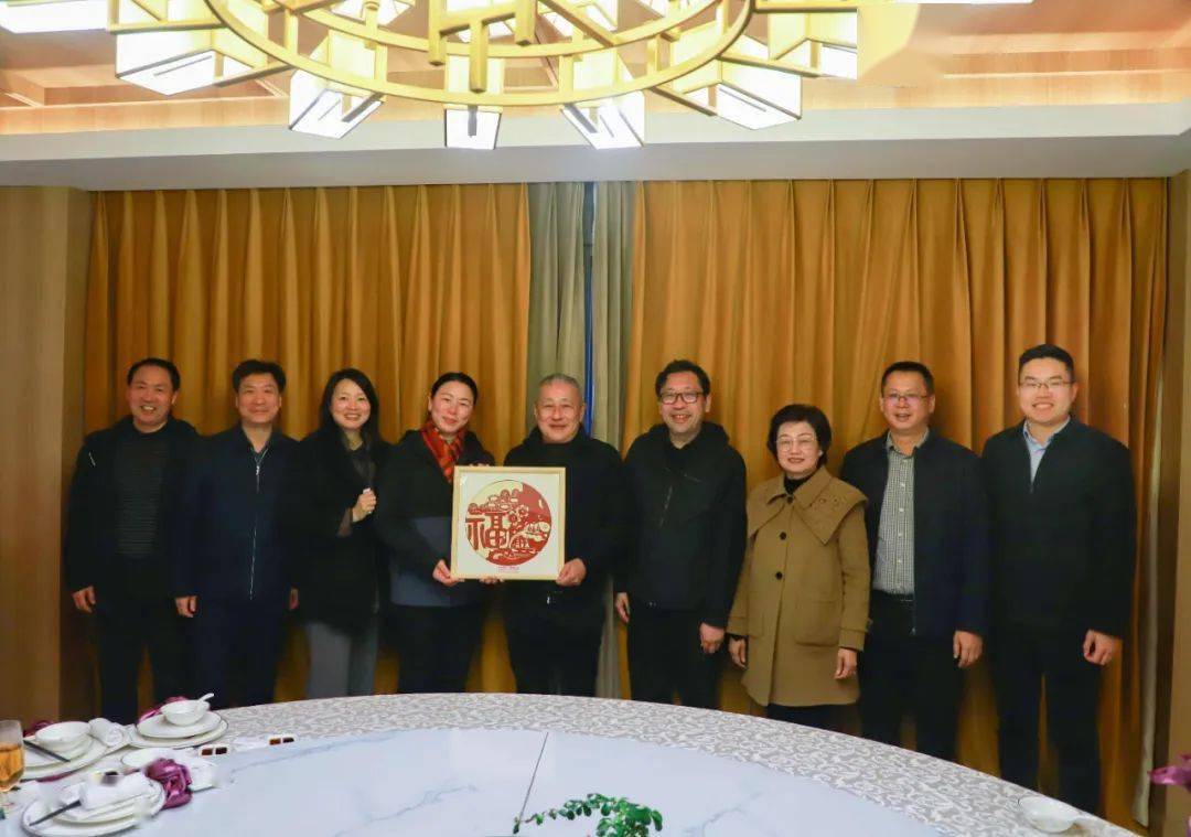 学院师生走进华安县围绕土楼保护与活化利用这一课题调研大地土楼群