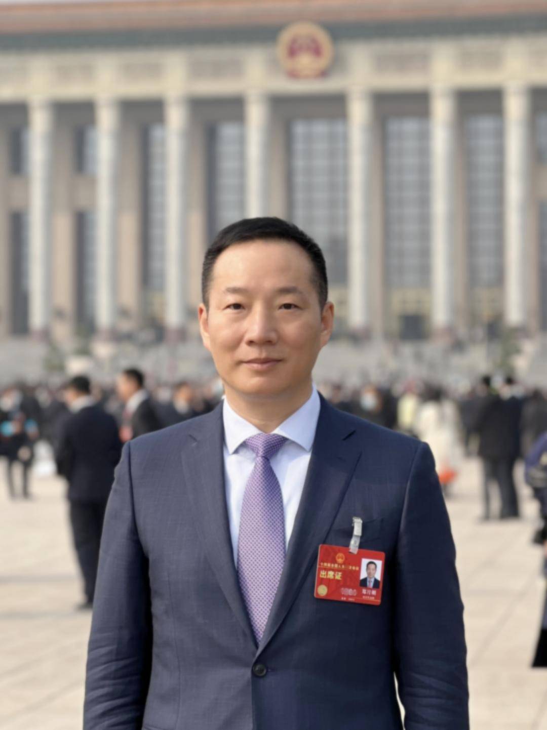 全国人大代表郑月明:建议进一步降低火车票,飞机票退