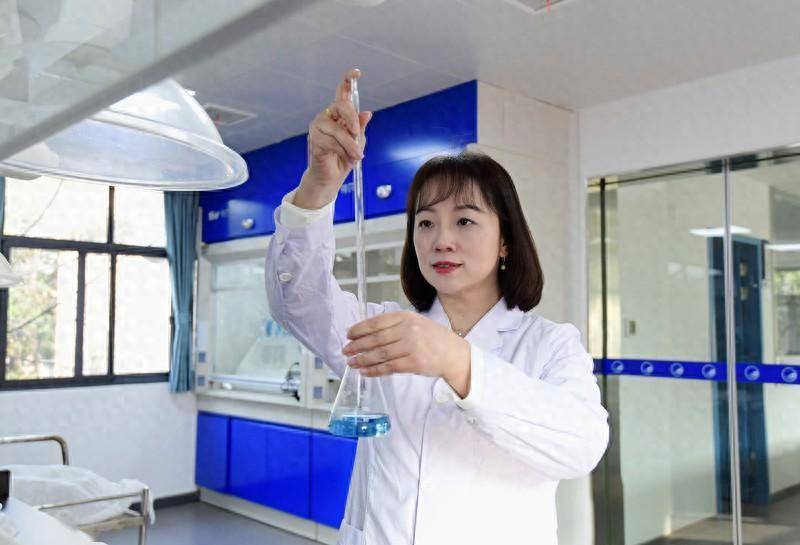 王琼代表守护江豚回家路