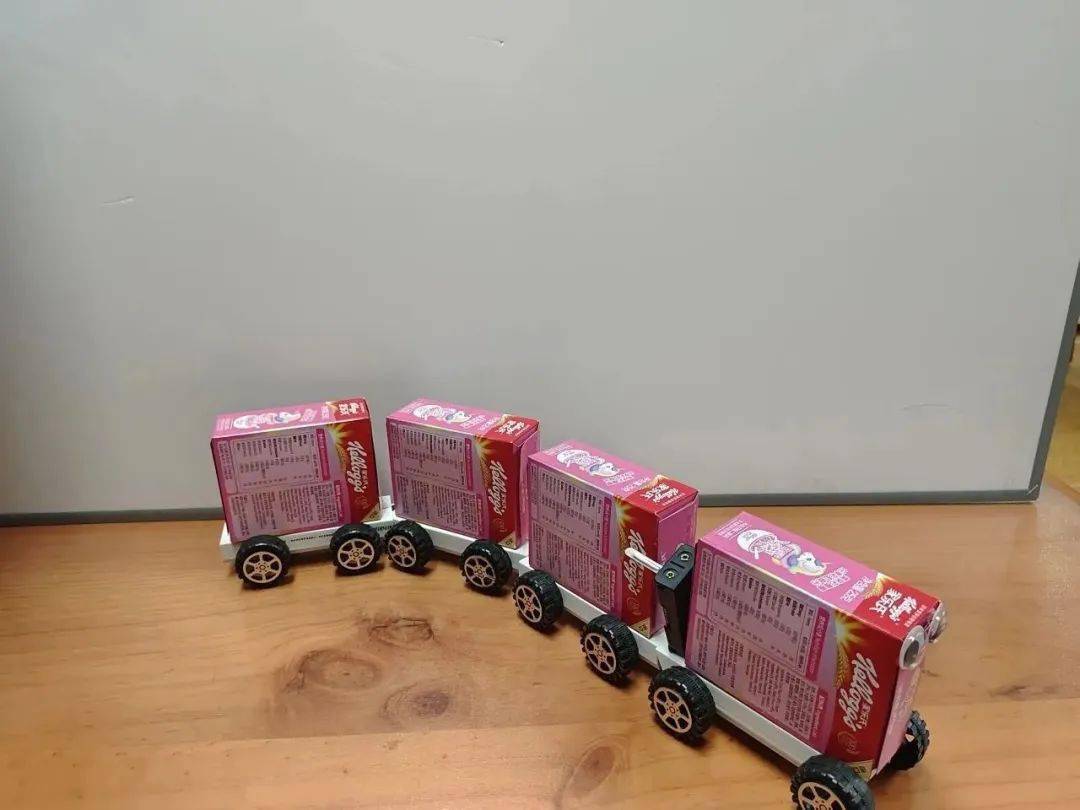 垃圾分类变废为宝环保先行良渚第一小学二年级科技节小制作活动