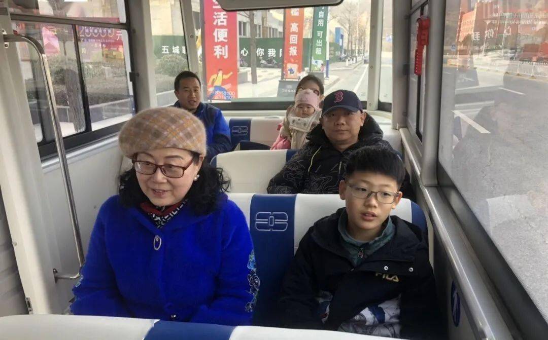 东风无人驾驶公交车在十堰实现常态化运营_手机搜狐网