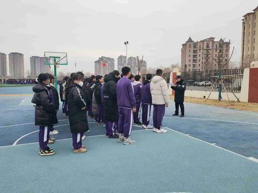 双桥河派出所组织民警走进海河技工学校,向师生进行反诈宣传和禁毒