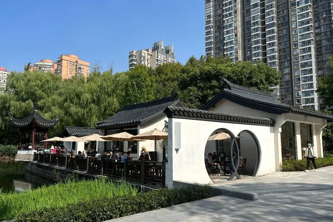 阳光明媚的春天,来虹口晒太阳才是正经事_外滩_苏州路_公园
