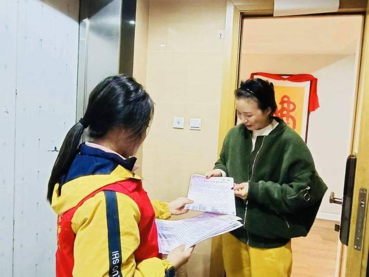 杭州一小学学雷锋日为阿克苏小伙伴圆梦捐建书画教室