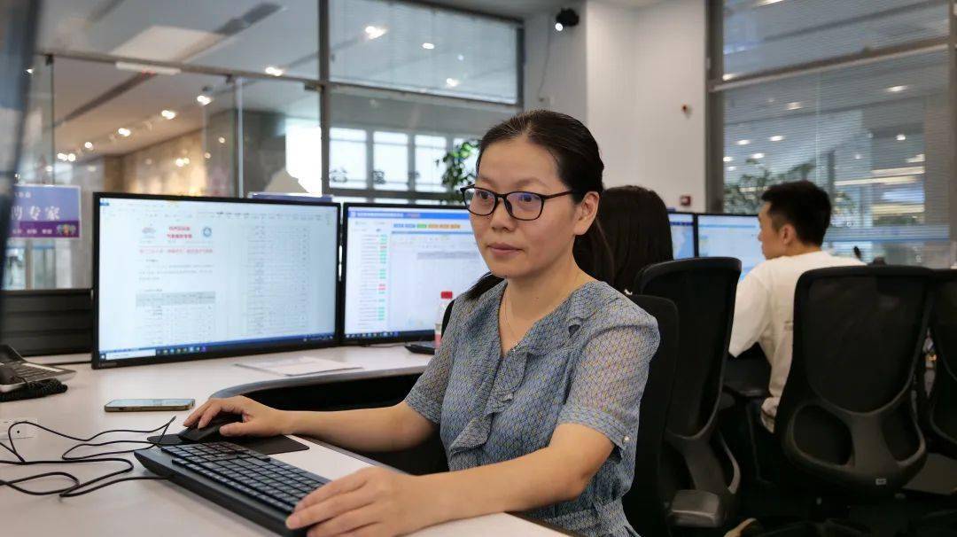 巾帼绽芳华看新时代气象她力量