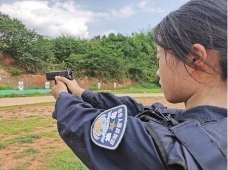 厉害了95后戍边警花让上千个细节开口说话