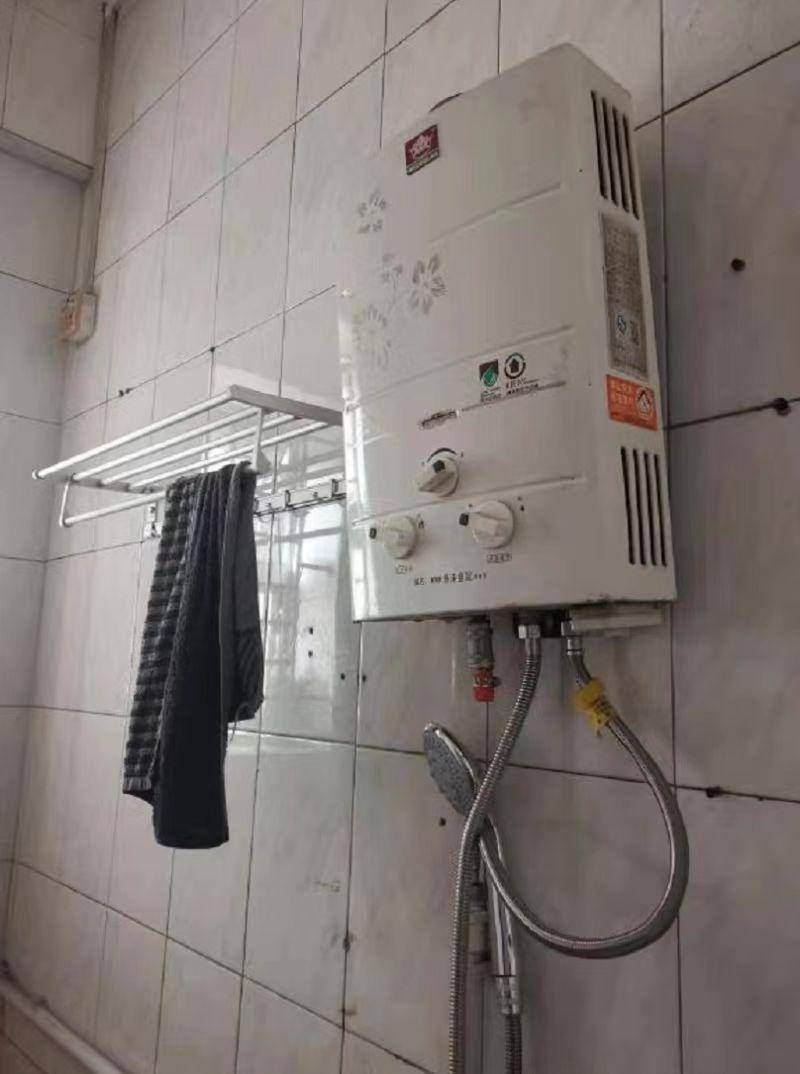 "之前一直嫌电热水器加热慢,农村又没有燃气管道,这个煤气热水器才用
