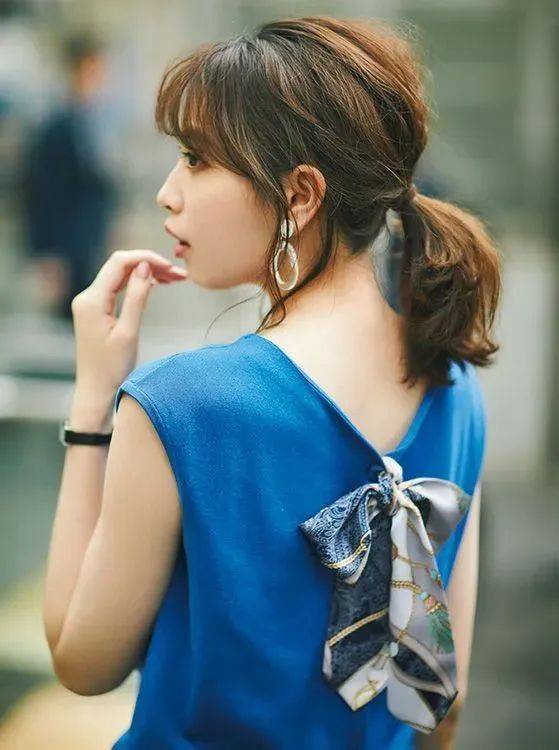 春天系丝巾减龄又时髦