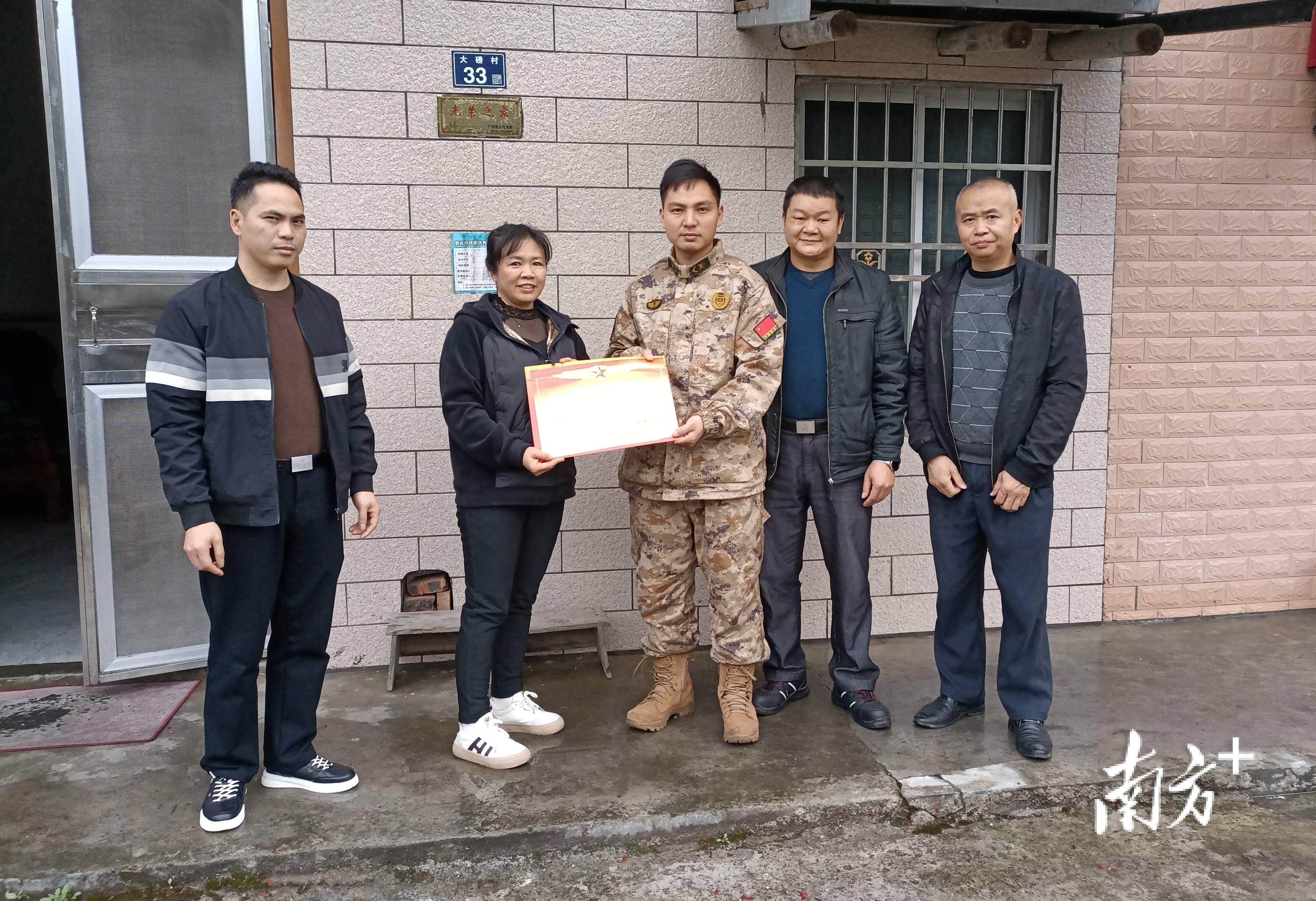 连南寨岗两名现役军人获"四有"优秀士兵称号