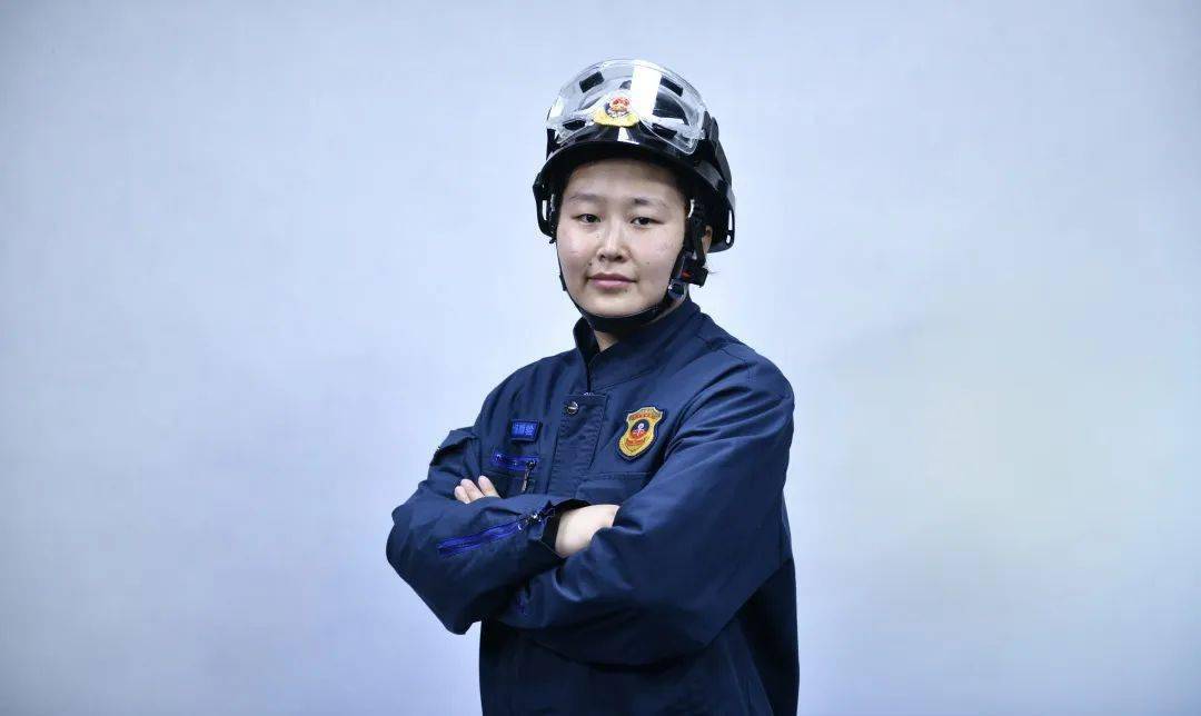 巾帼风采芳华尽绽火焰蓝玫瑰们女神节快乐