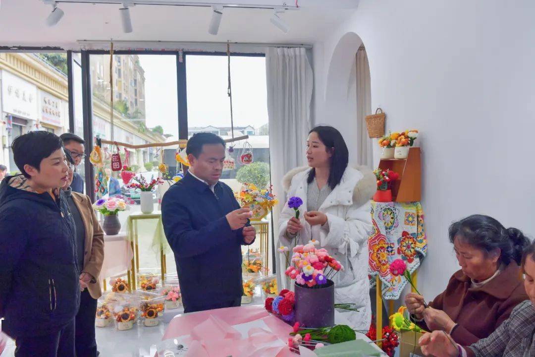 黔西南州各界妇女纪念三八国际劳动妇女节座谈会召开