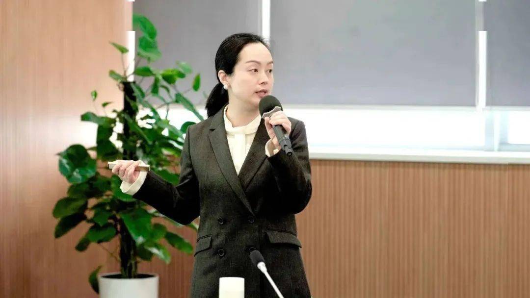 王黎在工作中至于女性所遭受的刻板印象,王黎直言:"