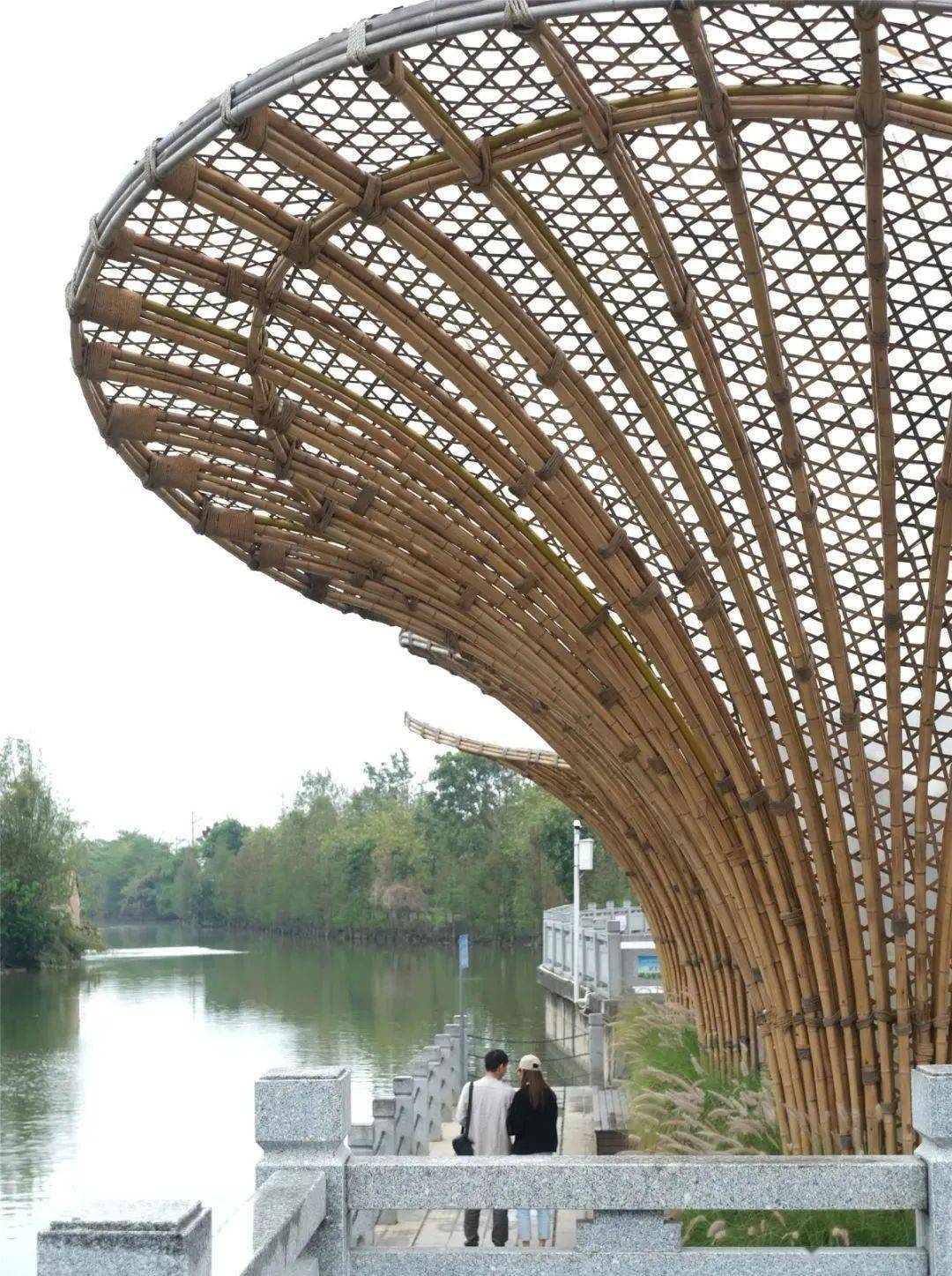 功能,集休憩娱乐,观影水上剧场,码头等于一体,激活焕发黄龙村的新面貌