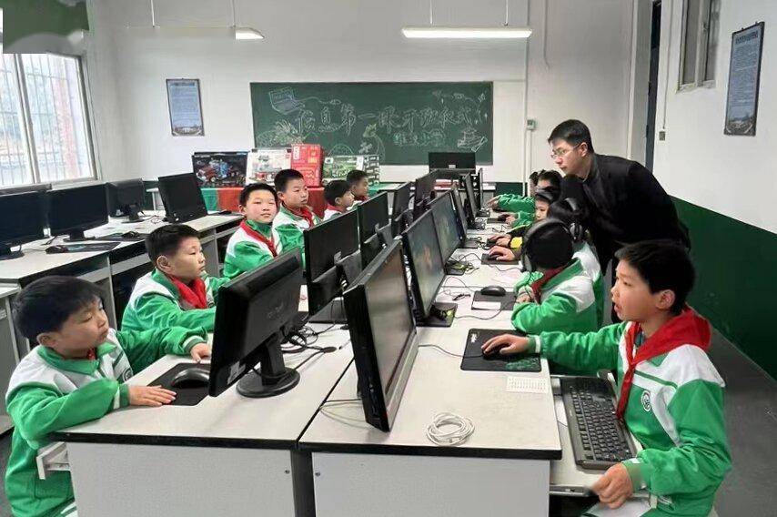 党派工作丨民建长沙市委会在维汉小学开展信息第一课