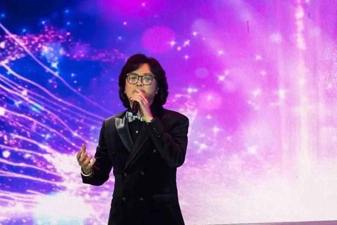 国际妇女节114周年暨青春云浮三十而励文艺汇演举行卢荣春出席观看