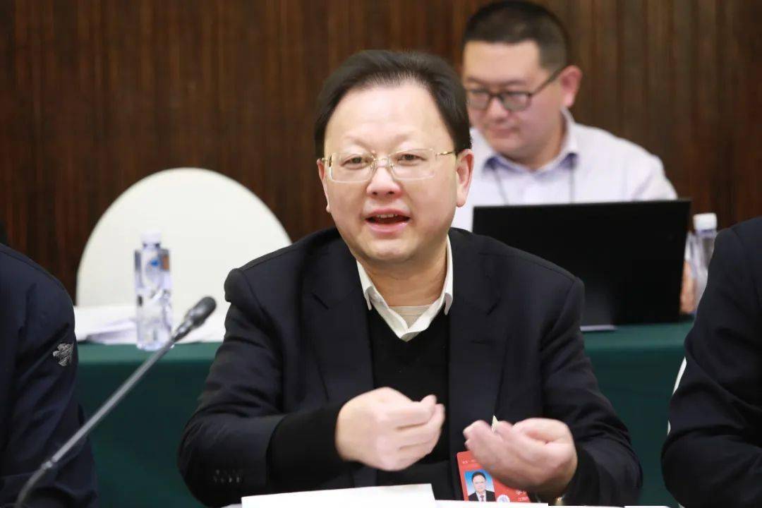 李良彬代表:加快推进养老服务线上线下融合养老既是人生大事,家中要事