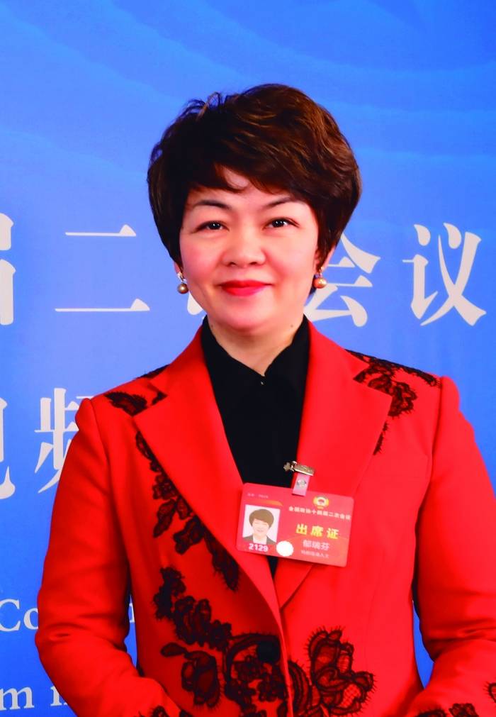 全国政协委员来伊份总裁郁瑞芬从立法保障和政务服务方面为民营经济