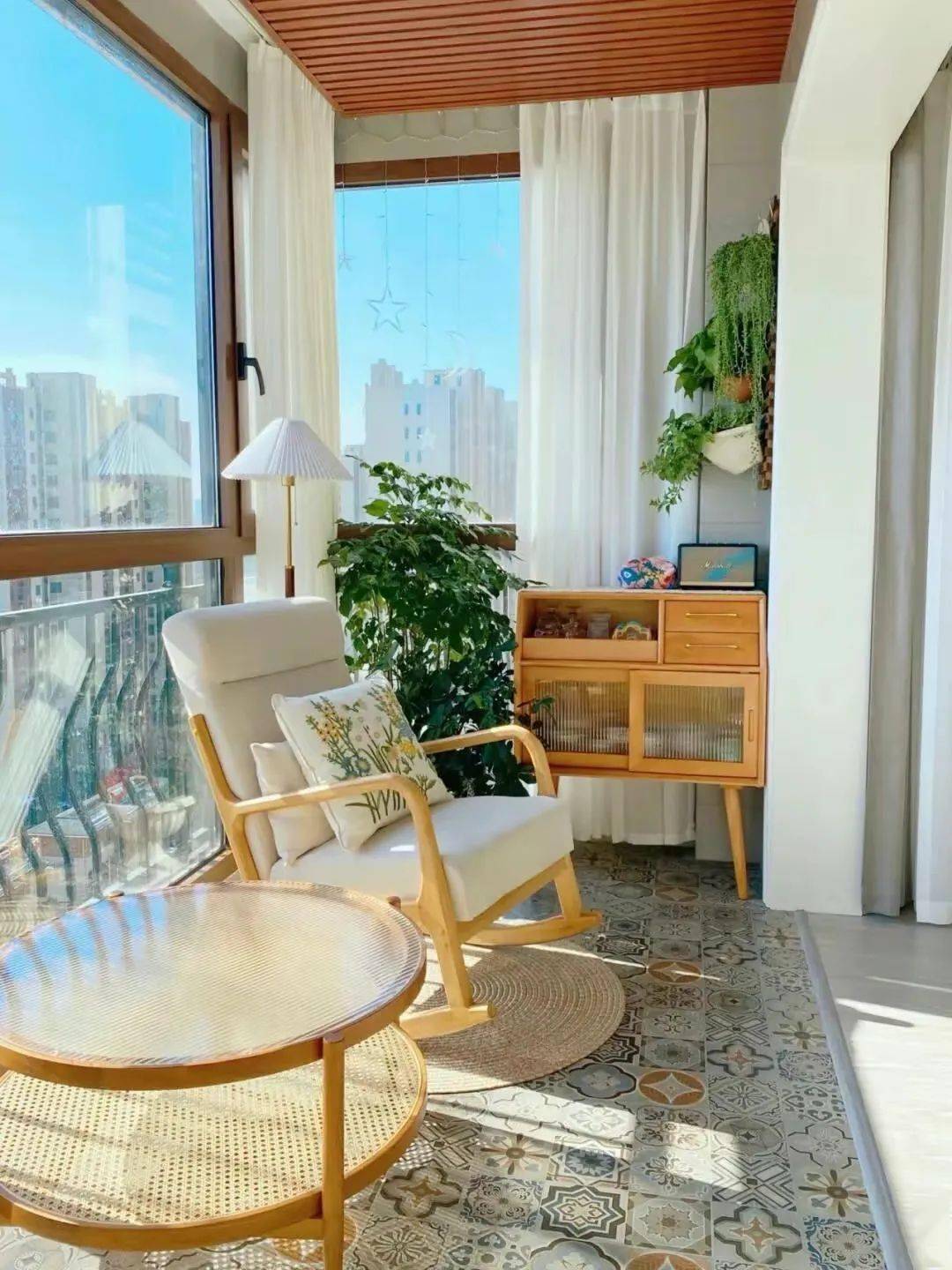 9015 根据测量得到的数据和你的改造目标,开始设计阳台的空间布局