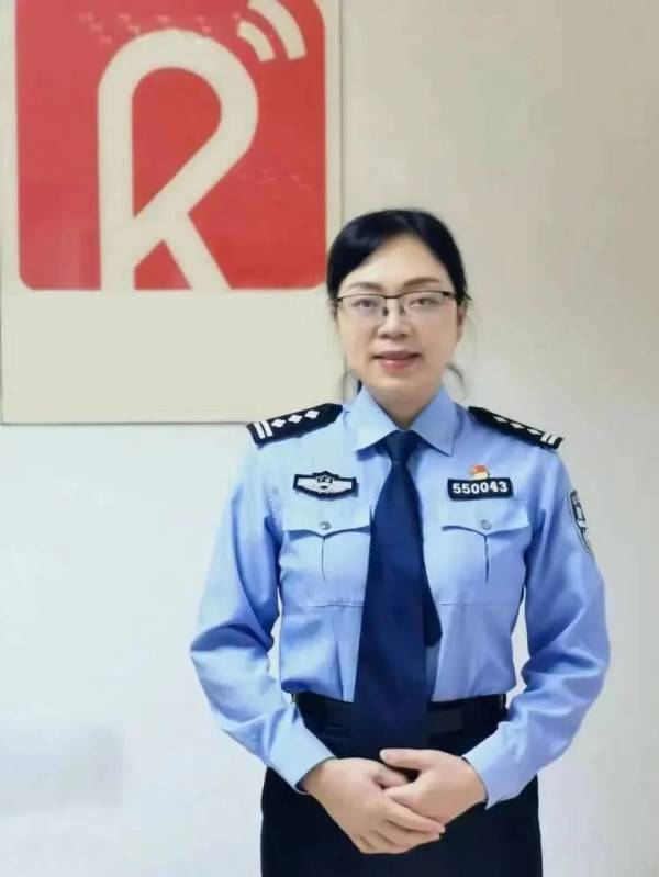 韦丽君68贵港市公安局户政管理科副科长感受别样的巾帼风采吧让我们