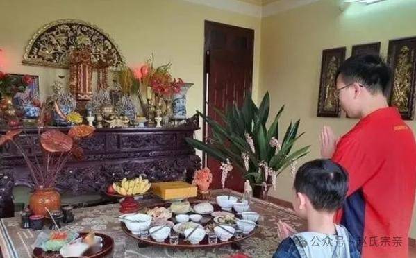 名将贤君也通过诗歌走入到每个越南人的心中,并深深嵌入在了基因之中