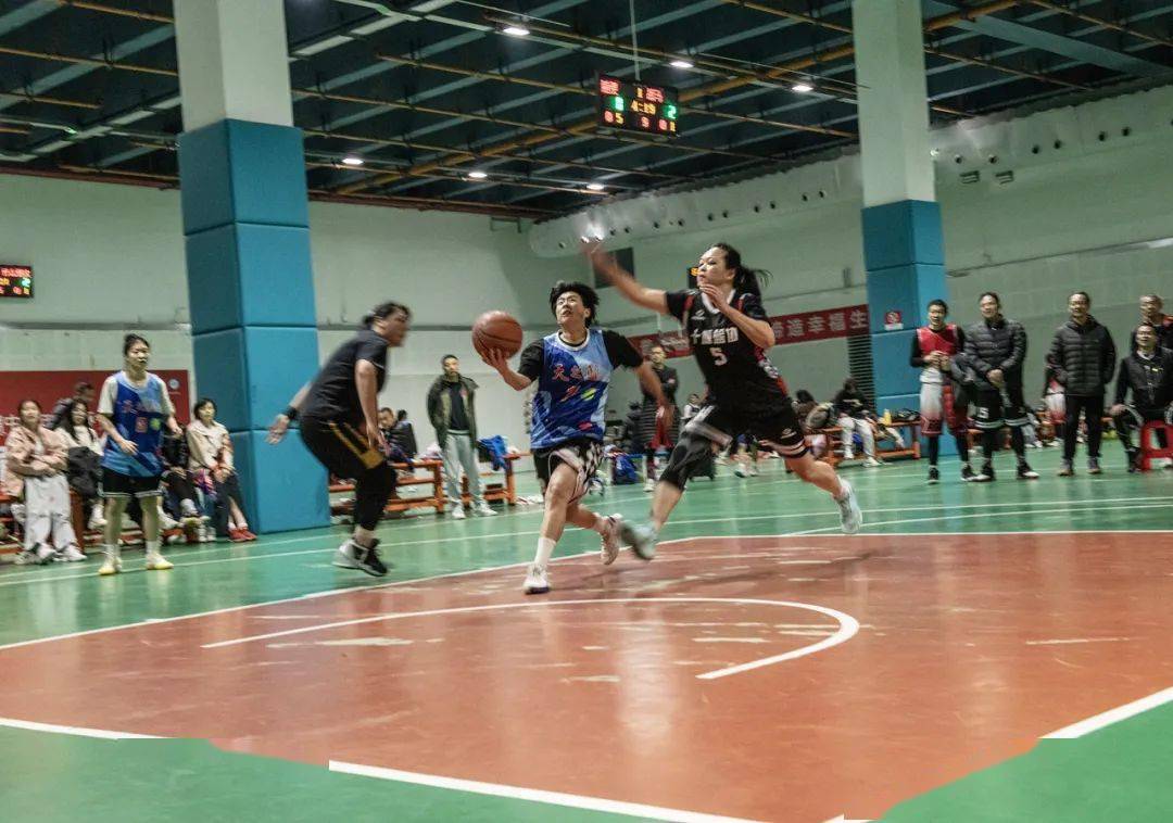 《敢于拼搏》潘月芹《网球之家》宫少华《体育过大年盛大开幕式》刘建