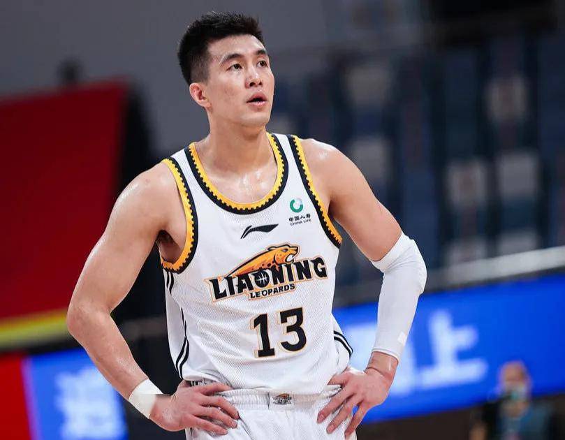 郭艾伦在伯纳乌看欧冠淡定嗑瓜子赛后感慨热血下次还想来