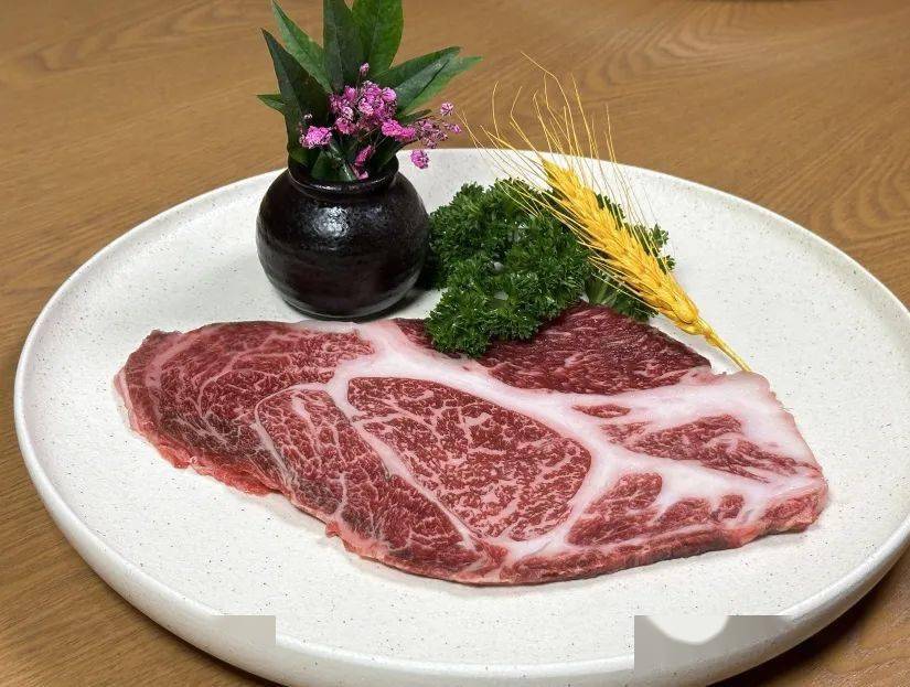 人民广场现象级烧肉店澳洲进口m9和牛4人套餐488元澳洲m9和牛刺身拼盘