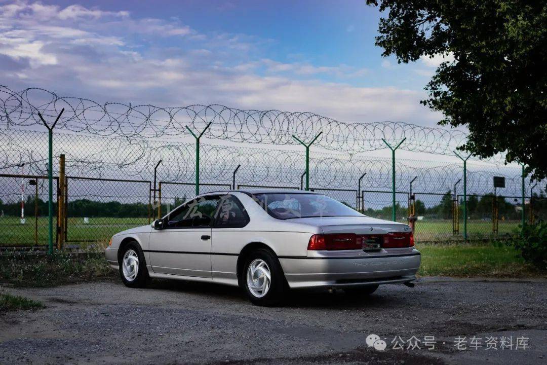 轿车的市场情况变了,personal luxruy car销量急剧萎缩,虽然福特在