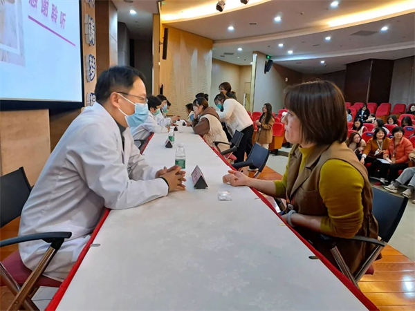 苏大附一院专家问诊走进企业关爱员工健康